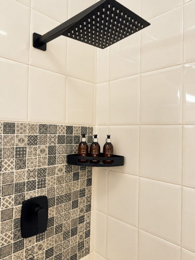 Standard Garden Twin Room Shower